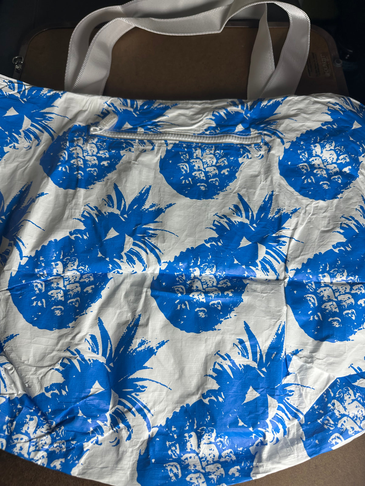 Coastal Culture Pineapple-Print Zipper Tote Bag – Blue & White