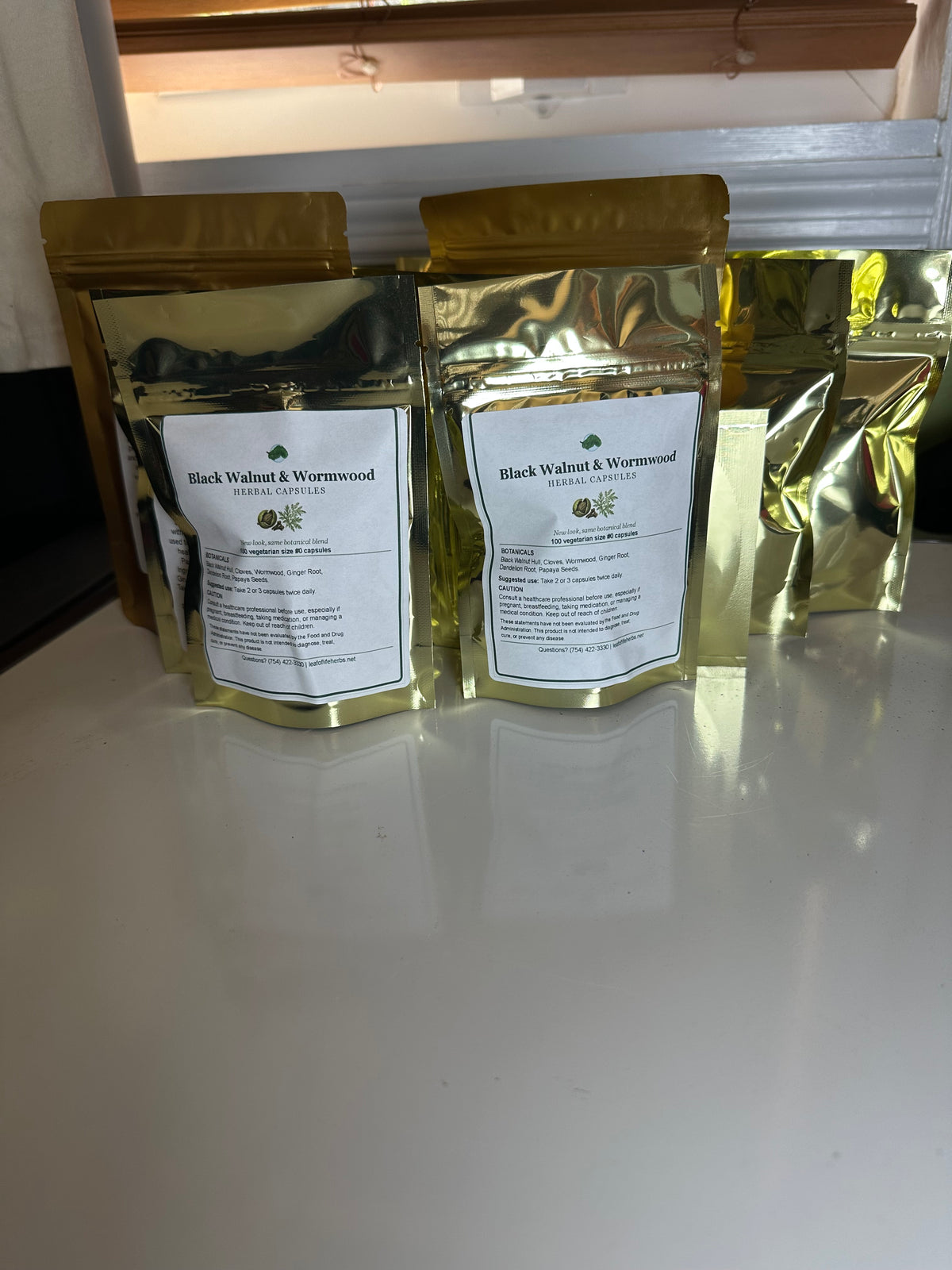 Black Walnut & Wormwood Herbal Capsules – 100 Count